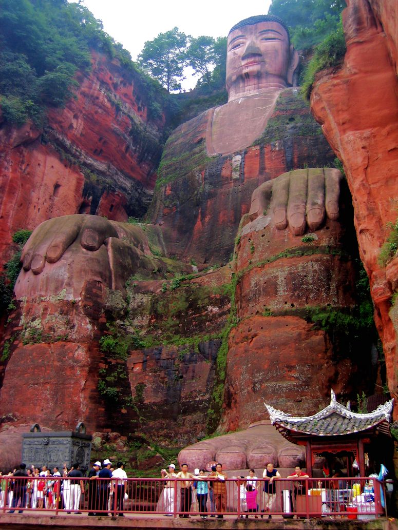 Vrldens strsta buddha i sten i Leshan, Kina.