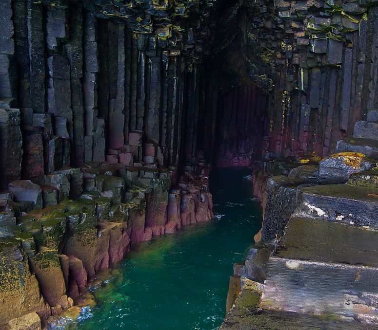 Fantasygrottan Fingal's Cave p n Staffa i Skottland.