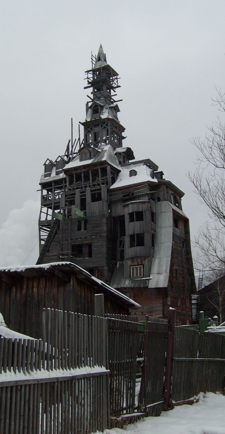 Det trhus som gangstern Nikolai Sutyagin byggde i Arkhangelsk i Ryssland.