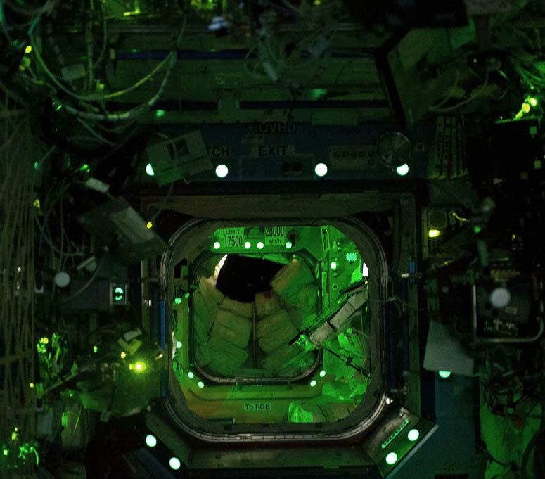 Internationella rymdstationen (ISS) p natten.