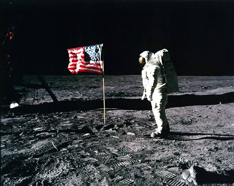 Buzz Aldrin vid USA:s flagga p mnen, Apollo 11.