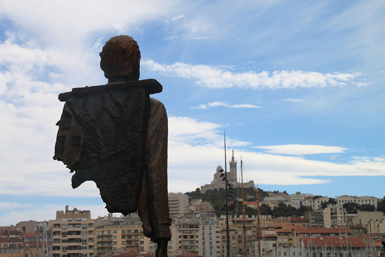 Voyageurs av Bruno Catalano, hftig staty i Marseille.