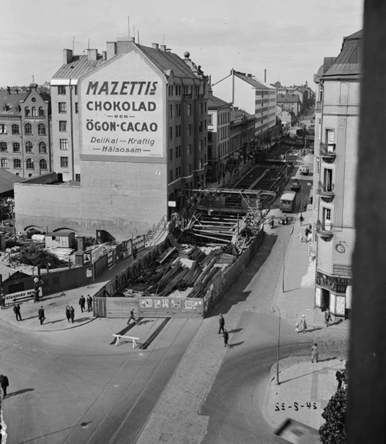 Frn Sdra Bantorget (nuvarande Medborgarplatsen) till Ringvgen byggdes tunnelbanan genom att grva upp Gtgatan.