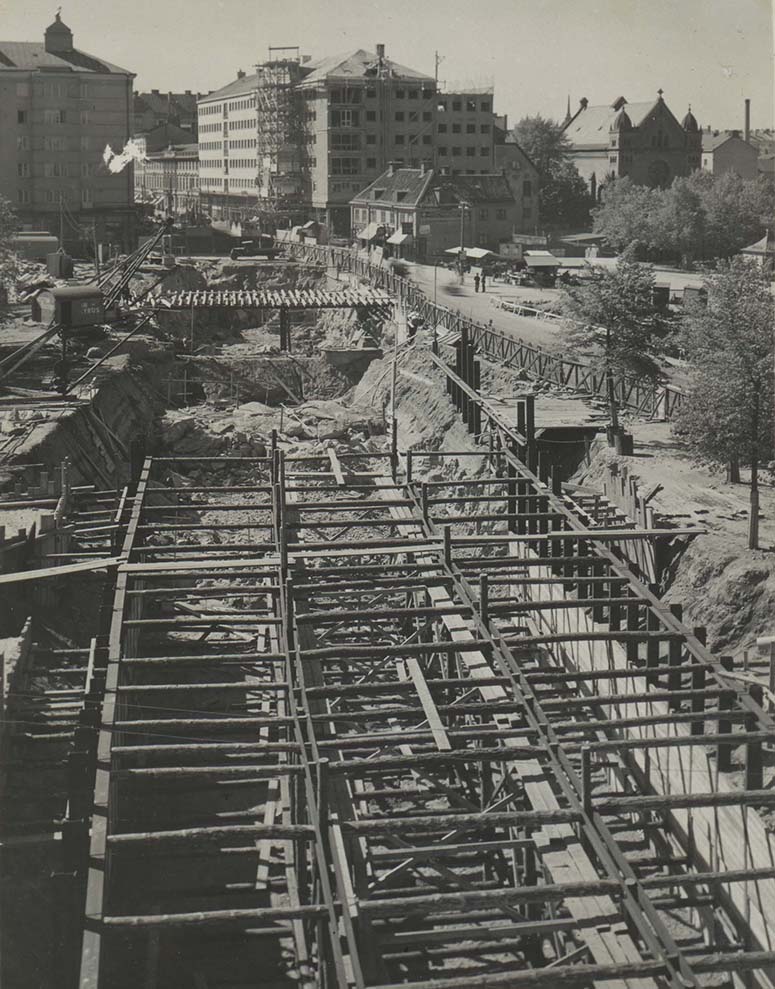 Tunnelbanestation Sdra bantorget (Medborgarplatsen) byggs r 1932.