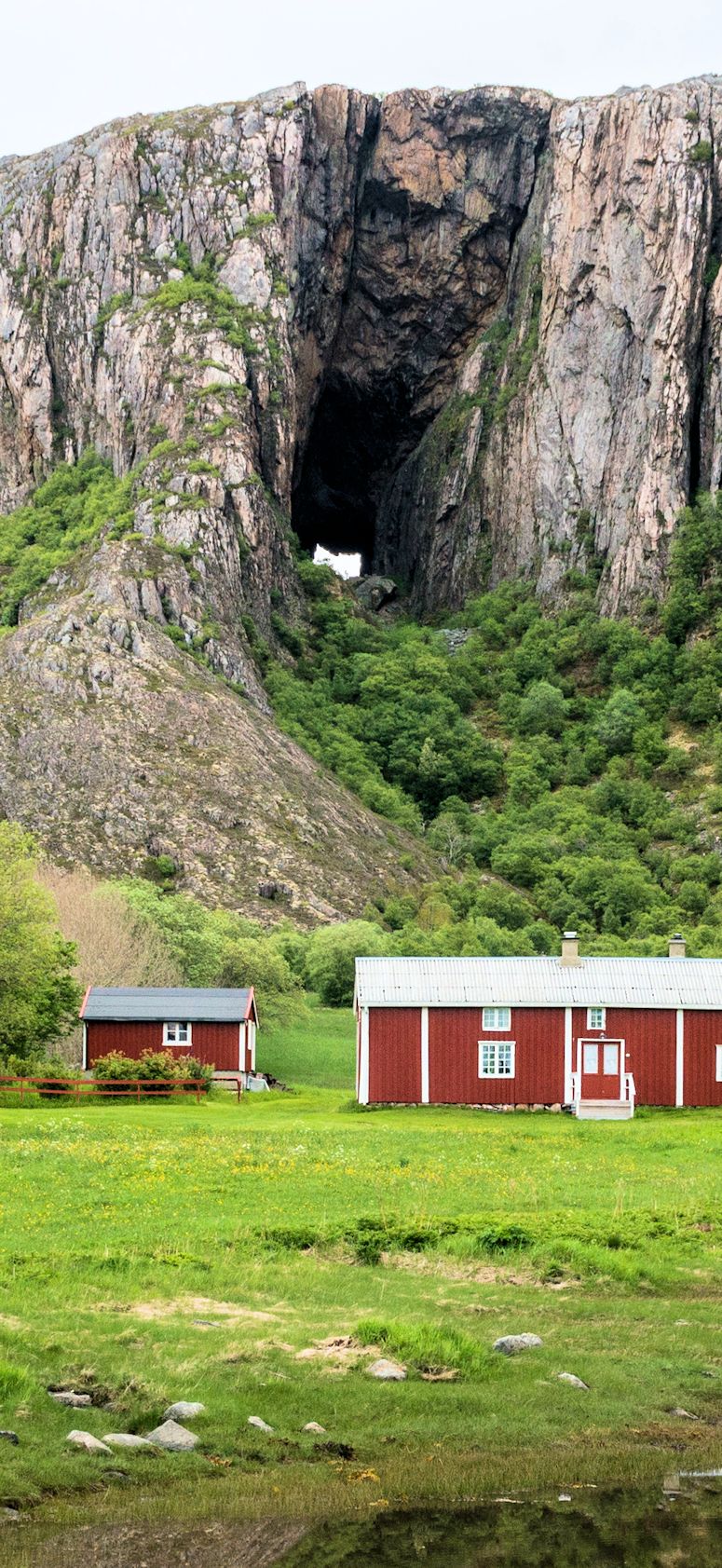 Torghatten i Norge - berget med hl i.