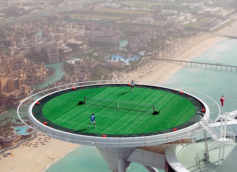 Tennisbana p hotelltak i Dubai