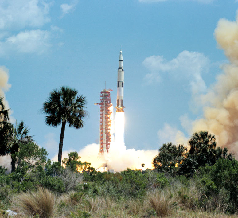 Vrldens strsta raket Saturn V lyfter med Apollo 16.