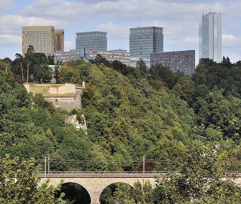 EU-byggnader i Kirchberg, Luxemburg - Vrldens rikaste land