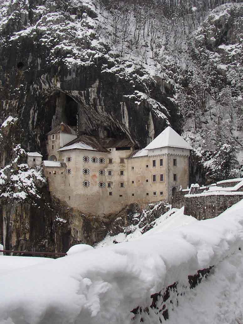 Grad Predjama, hftigt slott i grotta, Slovenien